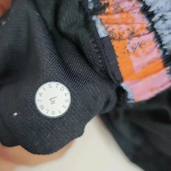 Lululemon Hotty Hot Short II *Long 4"Inversion Multi / Black - Picture 14 of 16